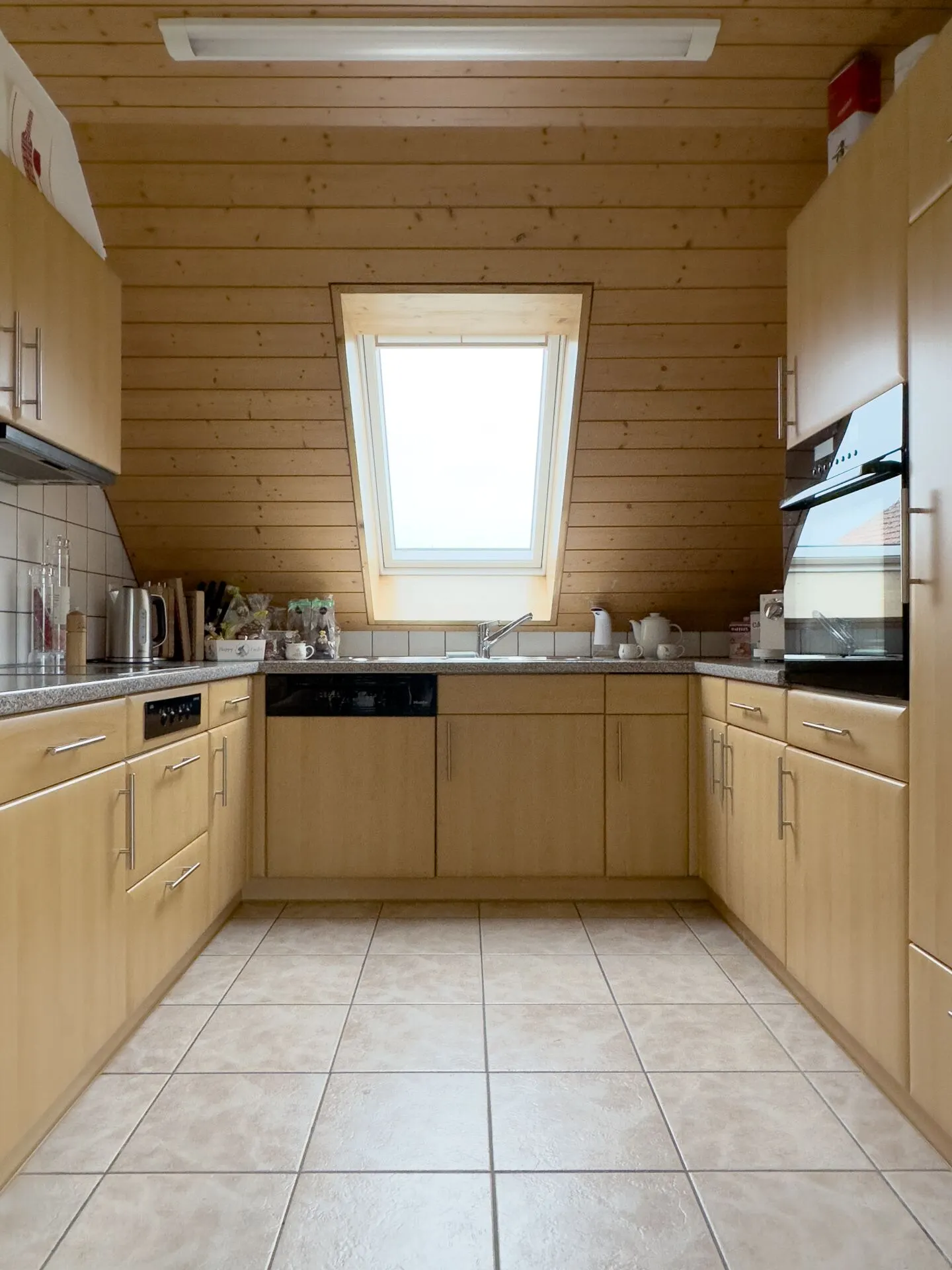 Spacious 3.5-room apartment in rural surroundings with balcony and garden share - Photo 8 of 18