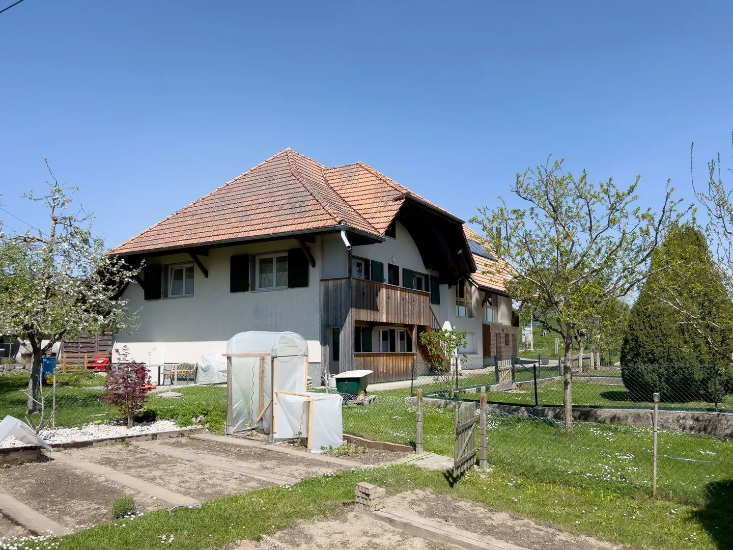 Spacious 3.5-room apartment in rural surroundings with balcony and garden share - Photo 16 of 18
