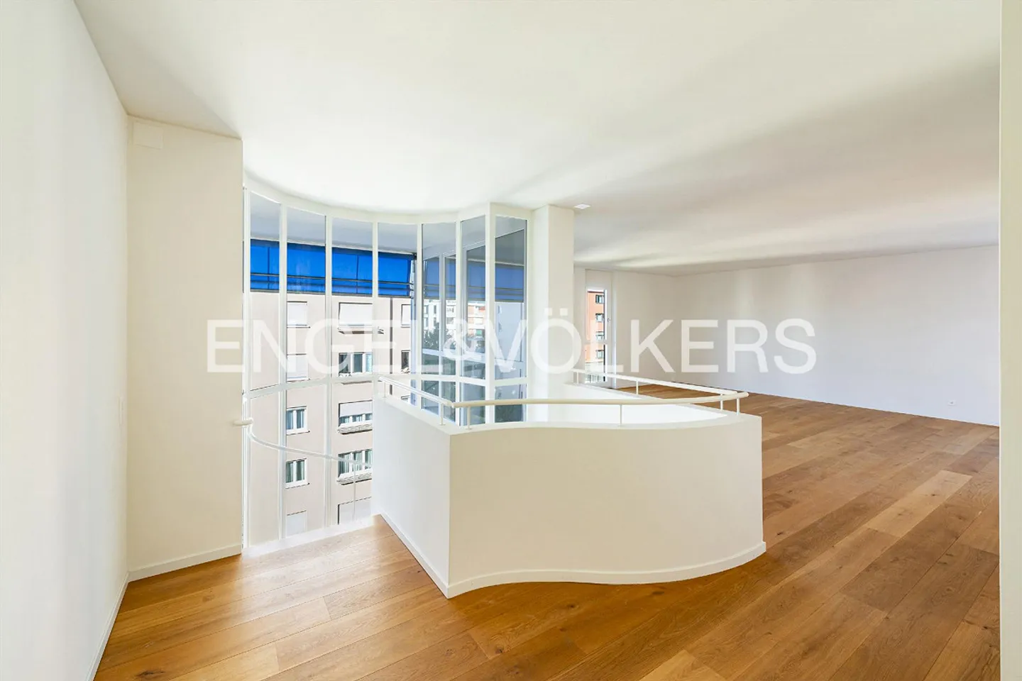 Duplex centrale ristrutturato con stanze luminose - Foto 4 di 13
