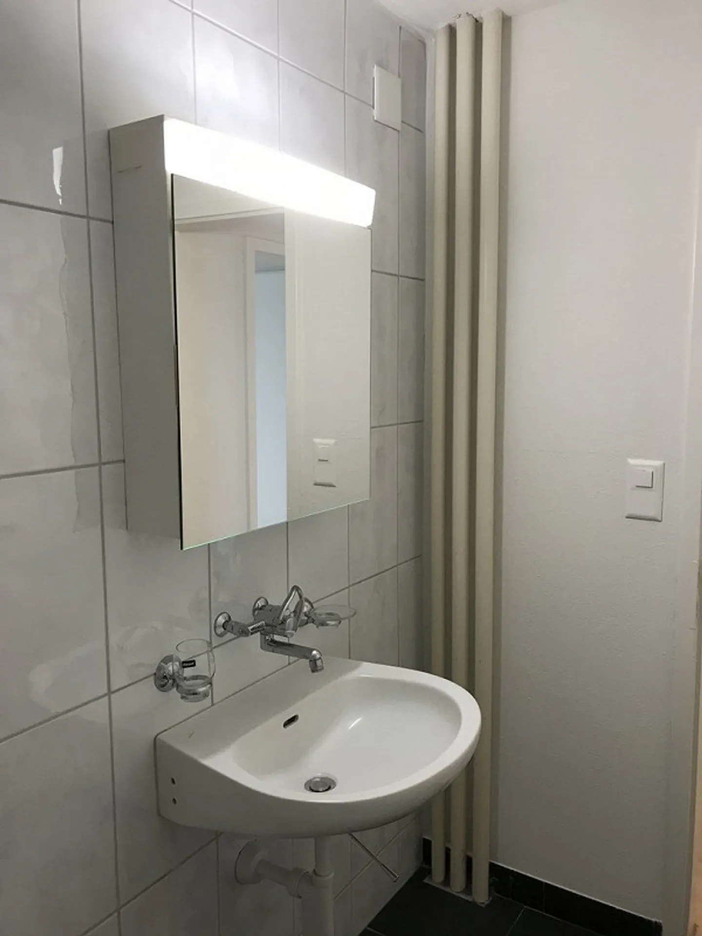 Appartamento al piano terra con patio, vicino a Coop Bäregg - Foto 13 di 16