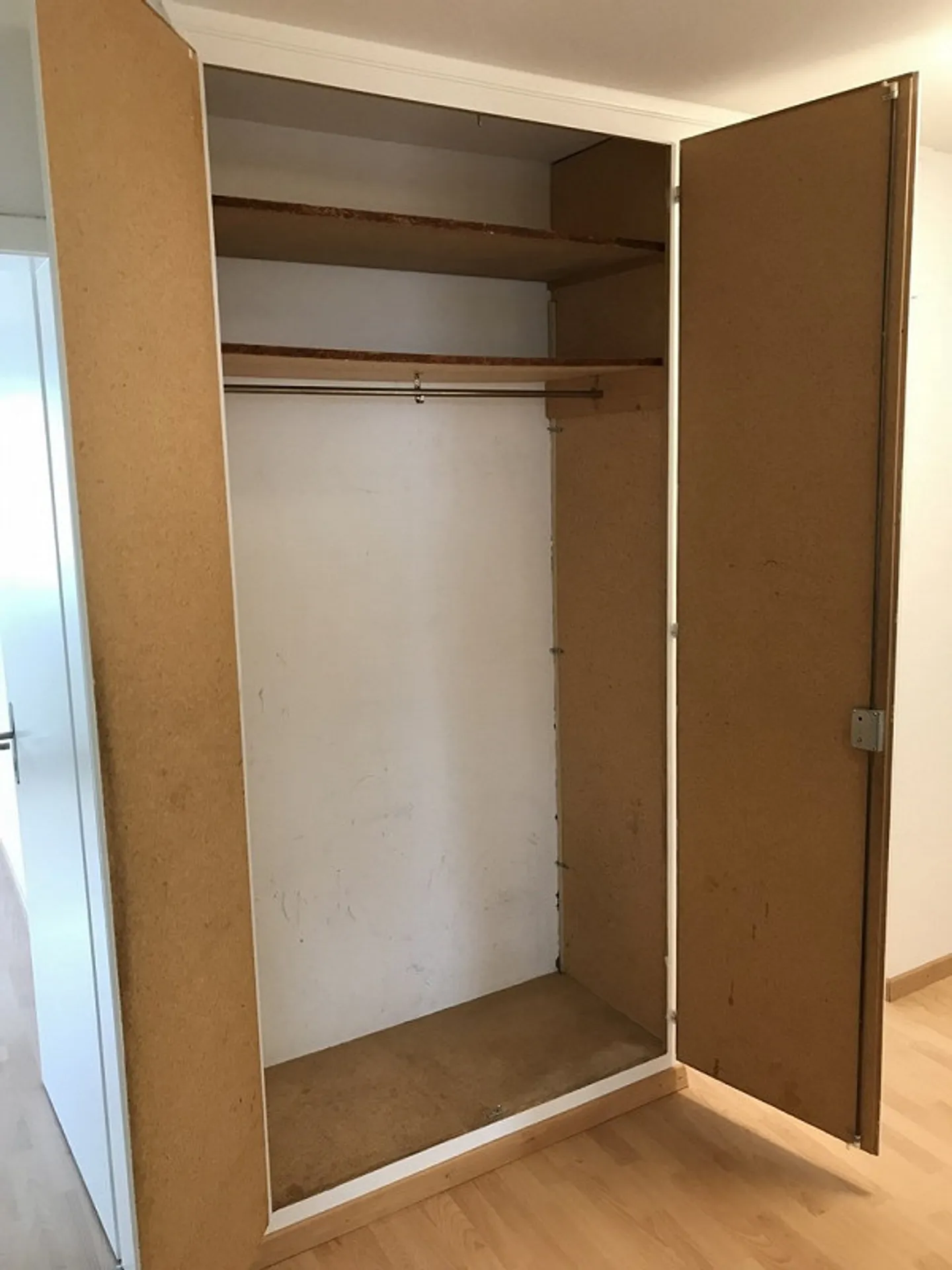 Appartamento al piano terra con patio, vicino a Coop Bäregg - Foto 15 di 16