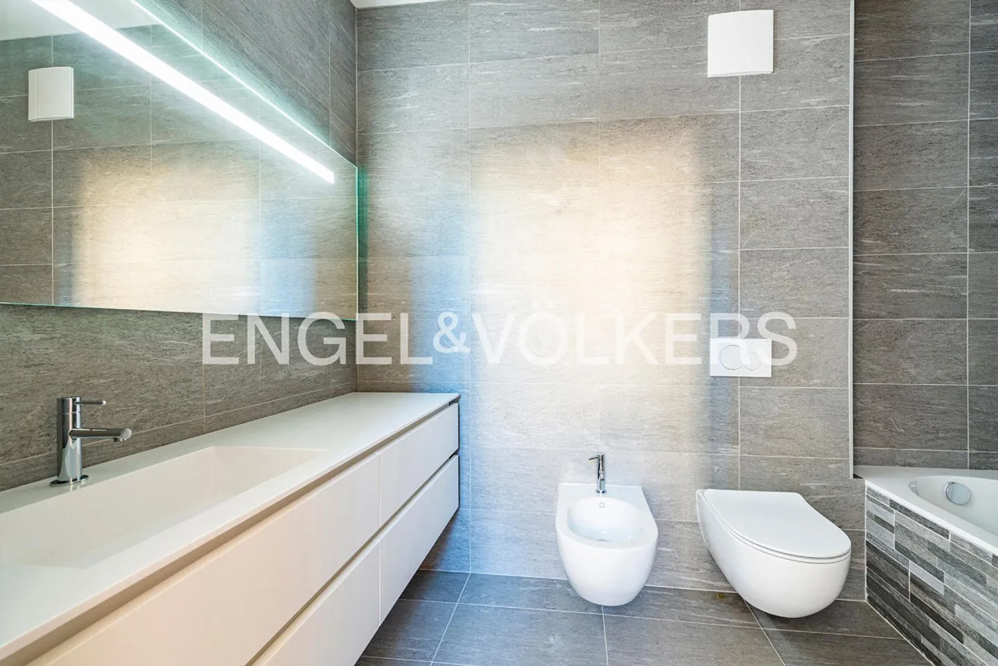 Duplex centrale ristrutturato con stanze luminose - Foto 11 di 13