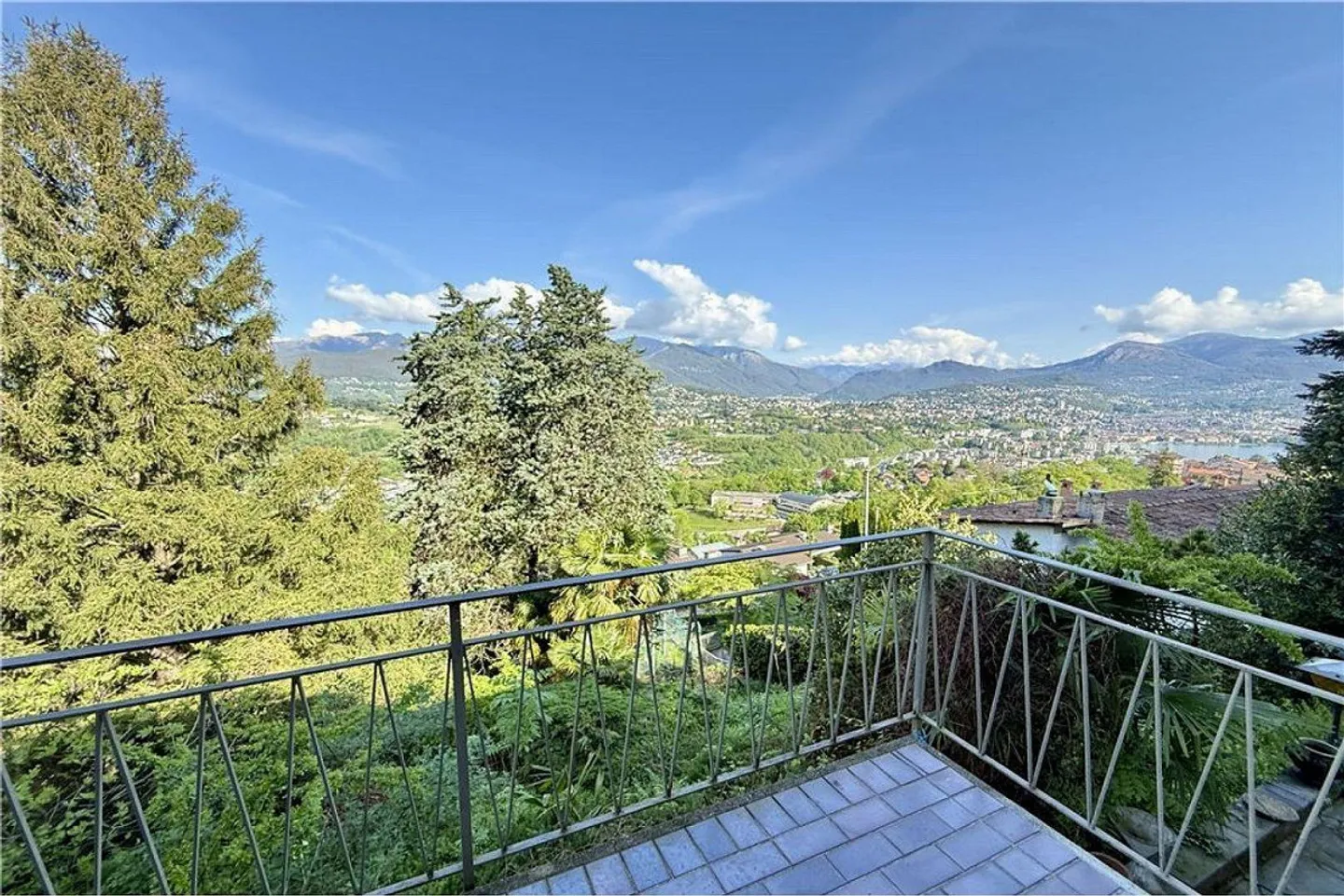 Lugano - Large building plot in the green | Lugano - Large, buildable plot in the green - Photo 1 of 9