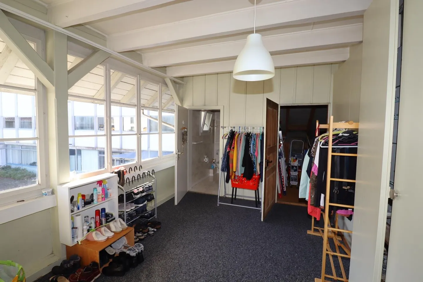 Mehrfamilienhaus mit zwei 3.5 - Zimmerwohnungen und Ausbaupotential - Foto 8 von 11