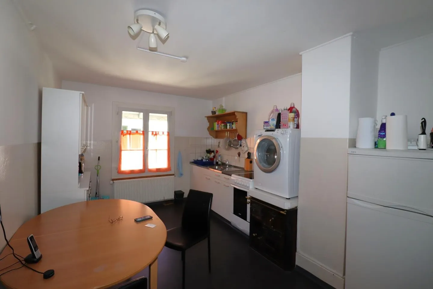 Mehrfamilienhaus mit zwei 3.5 - Zimmerwohnungen und Ausbaupotential - Foto 9 von 11