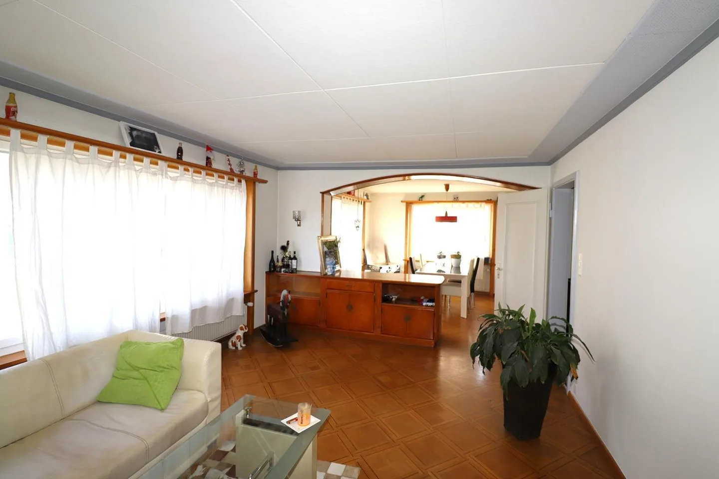 Mehrfamilienhaus mit zwei 3.5 - Zimmerwohnungen und Ausbaupotential - Foto 2 von 11