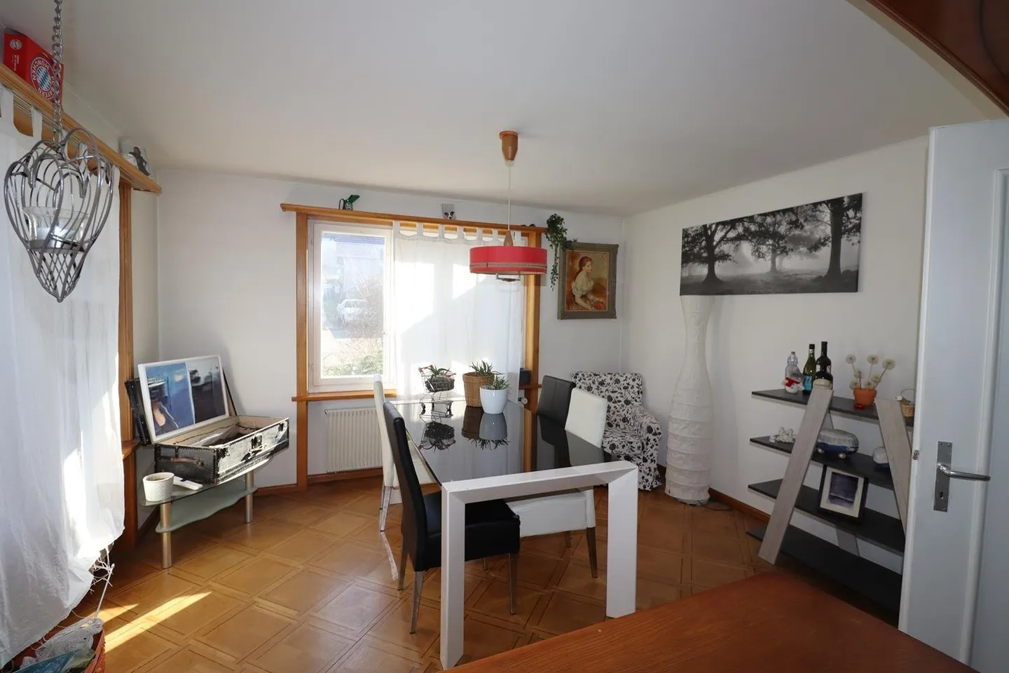 Mehrfamilienhaus mit zwei 3.5 - Zimmerwohnungen und Ausbaupotential - Foto 3 von 11