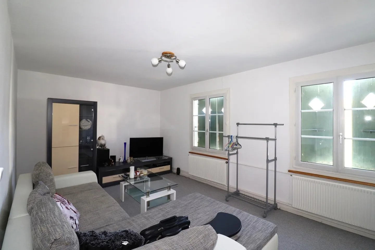 Mehrfamilienhaus mit zwei 3.5 - Zimmerwohnungen und Ausbaupotential - Foto 7 von 11