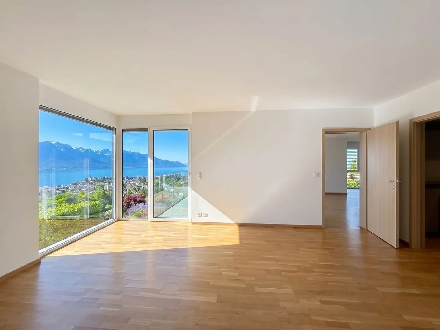 Elegante Wohnung mit Seeblick - Foto 3 von 13