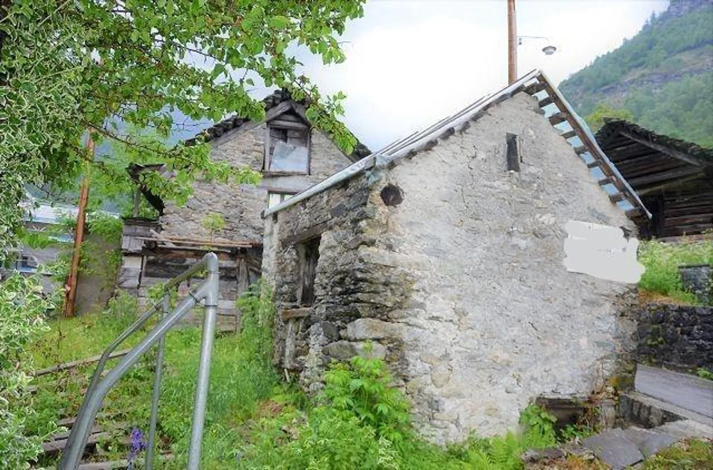 2 rustici da ristrutturare con giardino - Foto 3 di 28