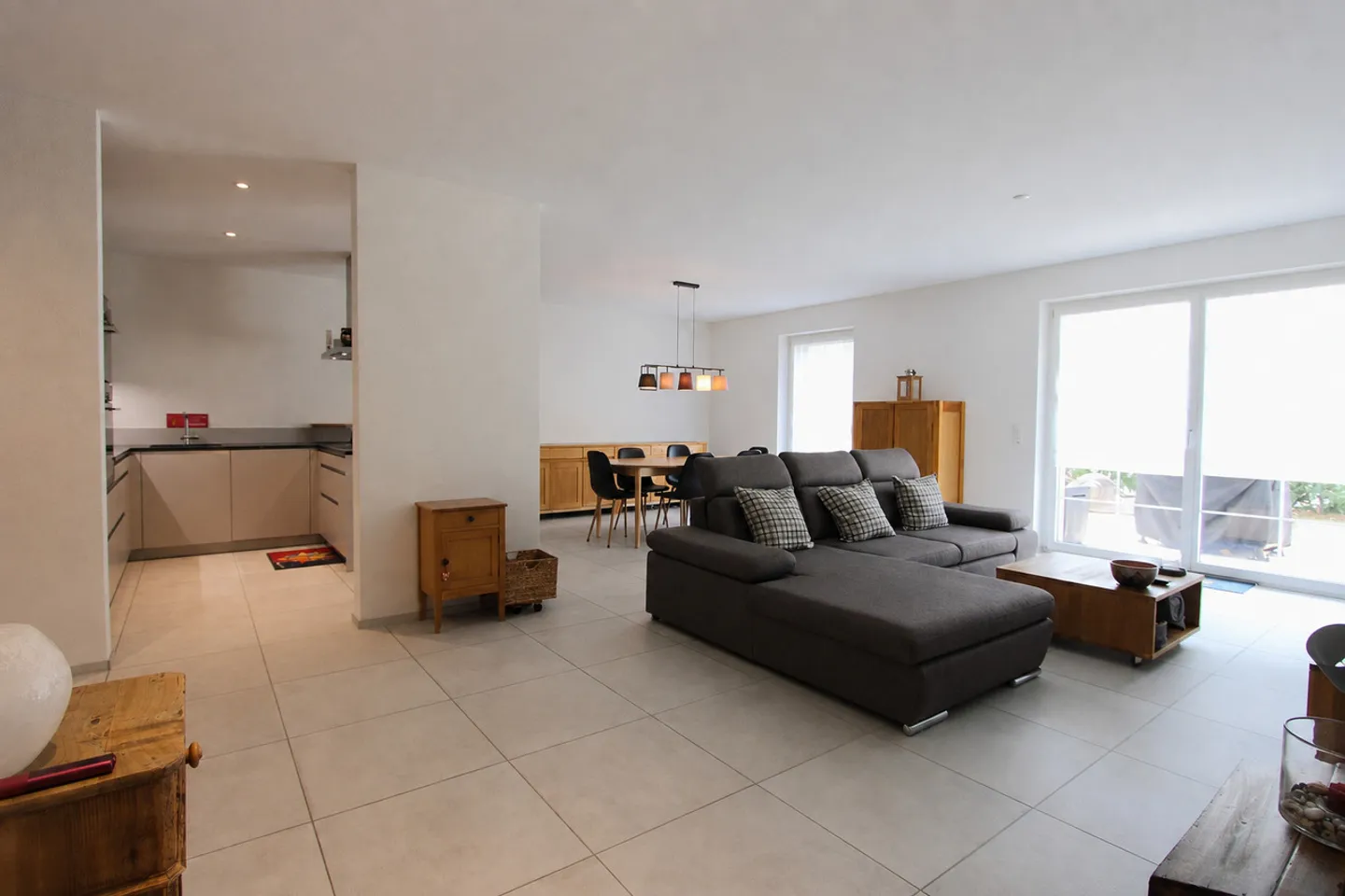 High-quality 2.5-room garden apartment with parking space and hobby room - Photo 2 of 10