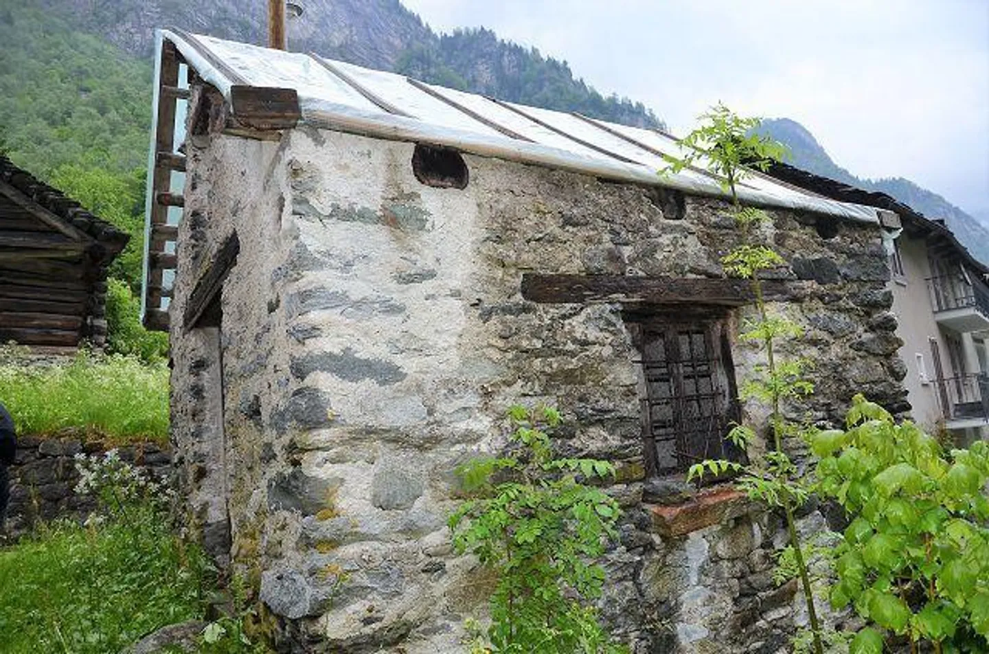 2 rustici da ristrutturare con giardino - Foto 8 di 28