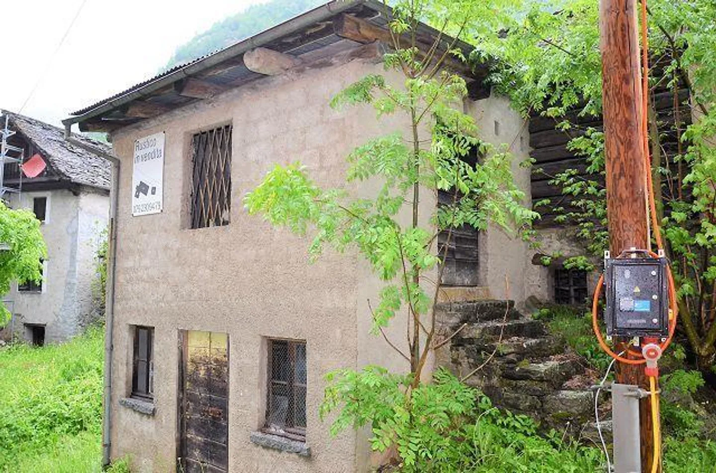 2 rustici da ristrutturare con giardino - Foto 9 di 28