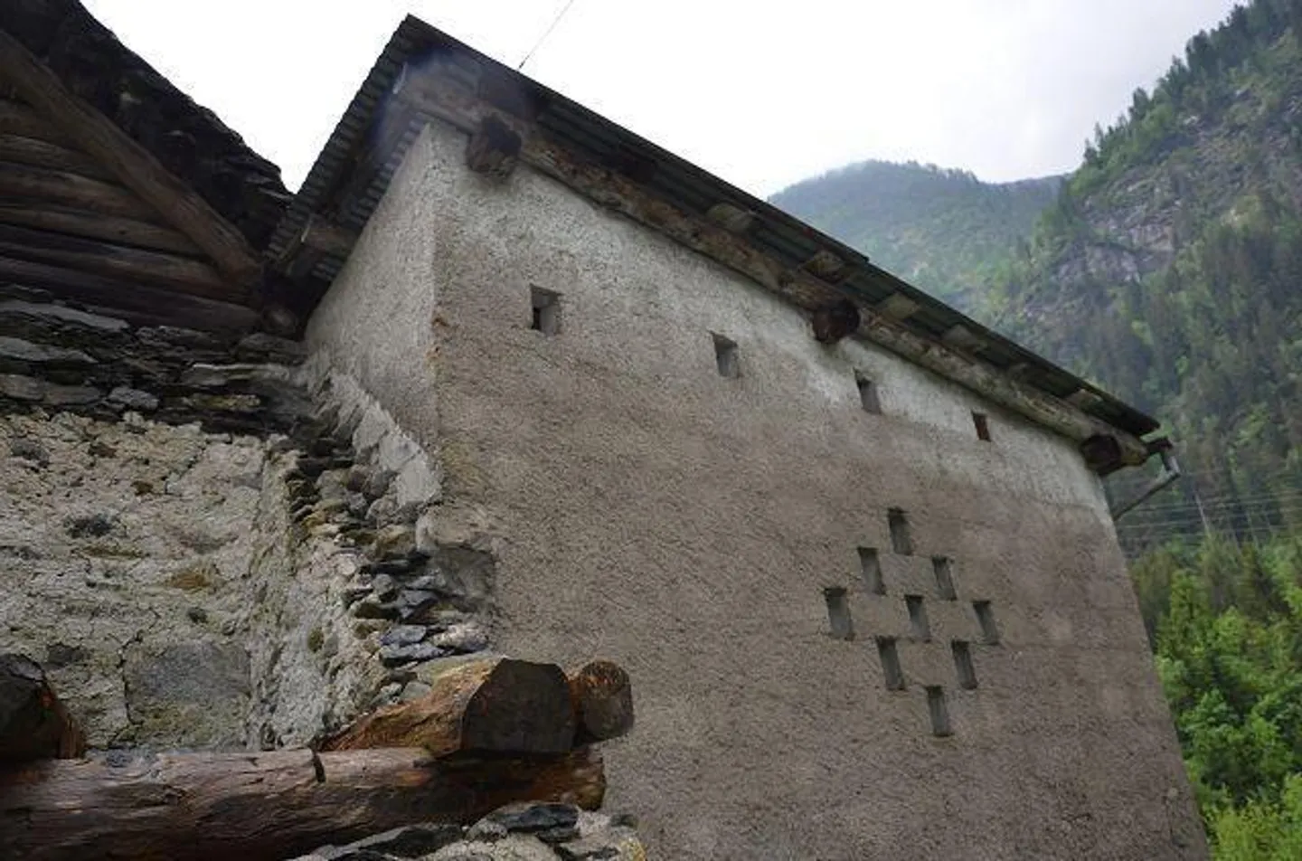2 rustici da ristrutturare con giardino - Foto 10 di 28
