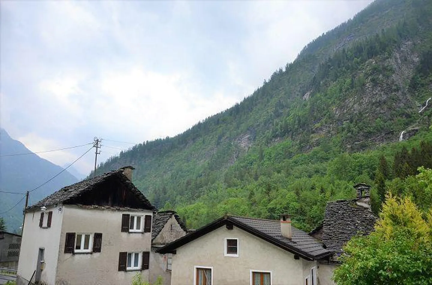 2 rustici da ristrutturare con giardino - Foto 24 di 28