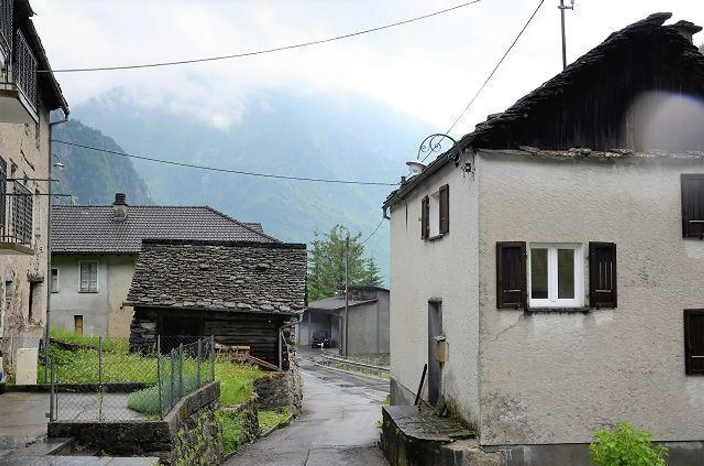 2 rustici da ristrutturare con giardino - Foto 25 di 28