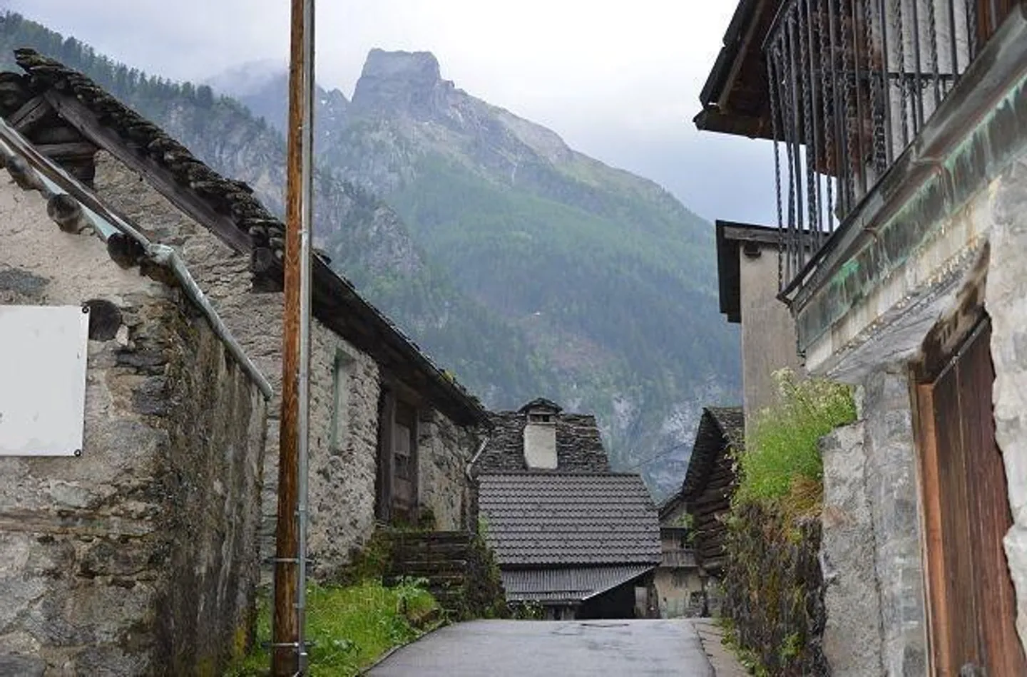 2 rustici da ristrutturare con giardino - Foto 26 di 28