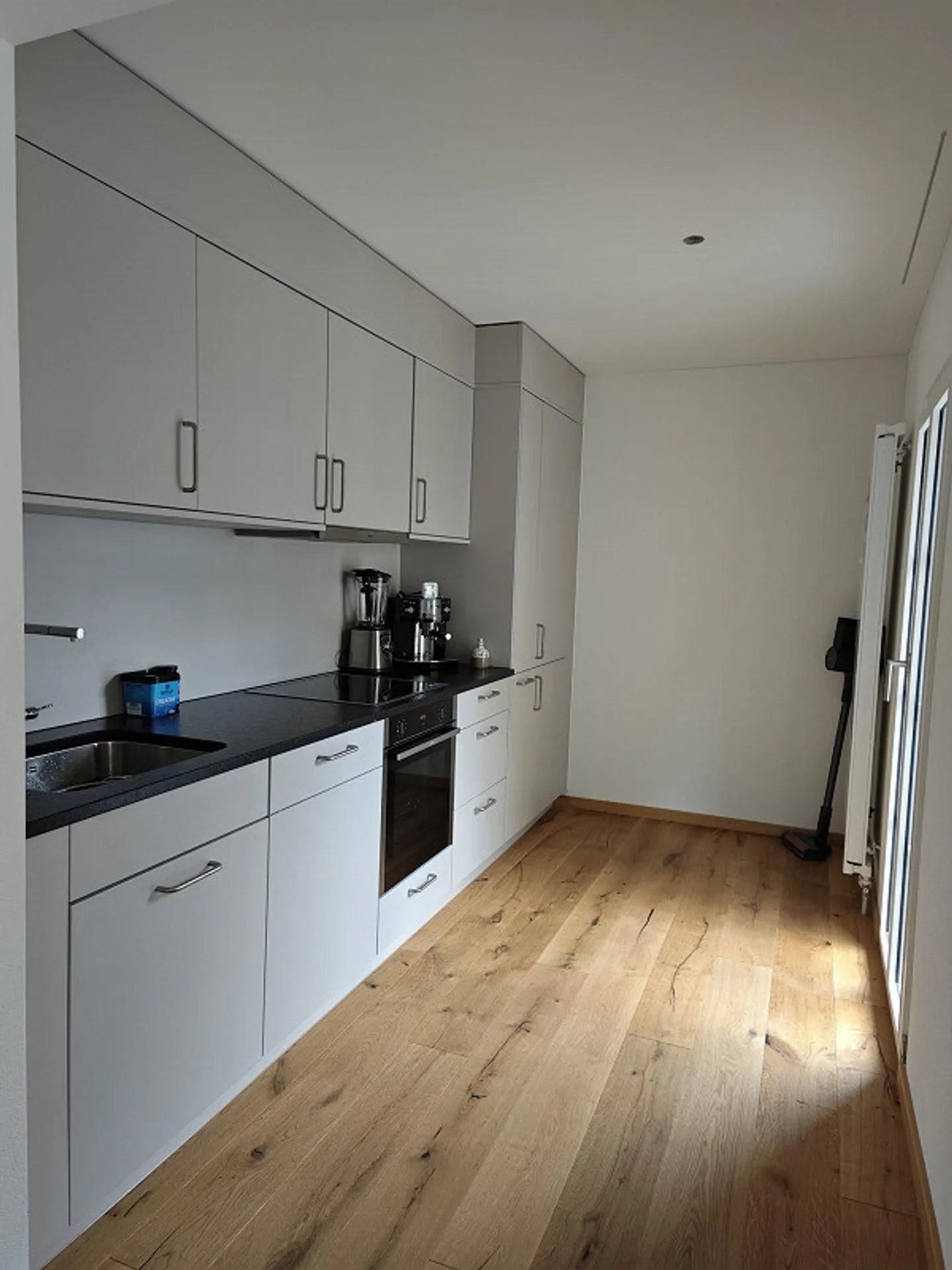 Bright 2.5-room apartment with a view of Lake Zug! - Photo 3 of 9