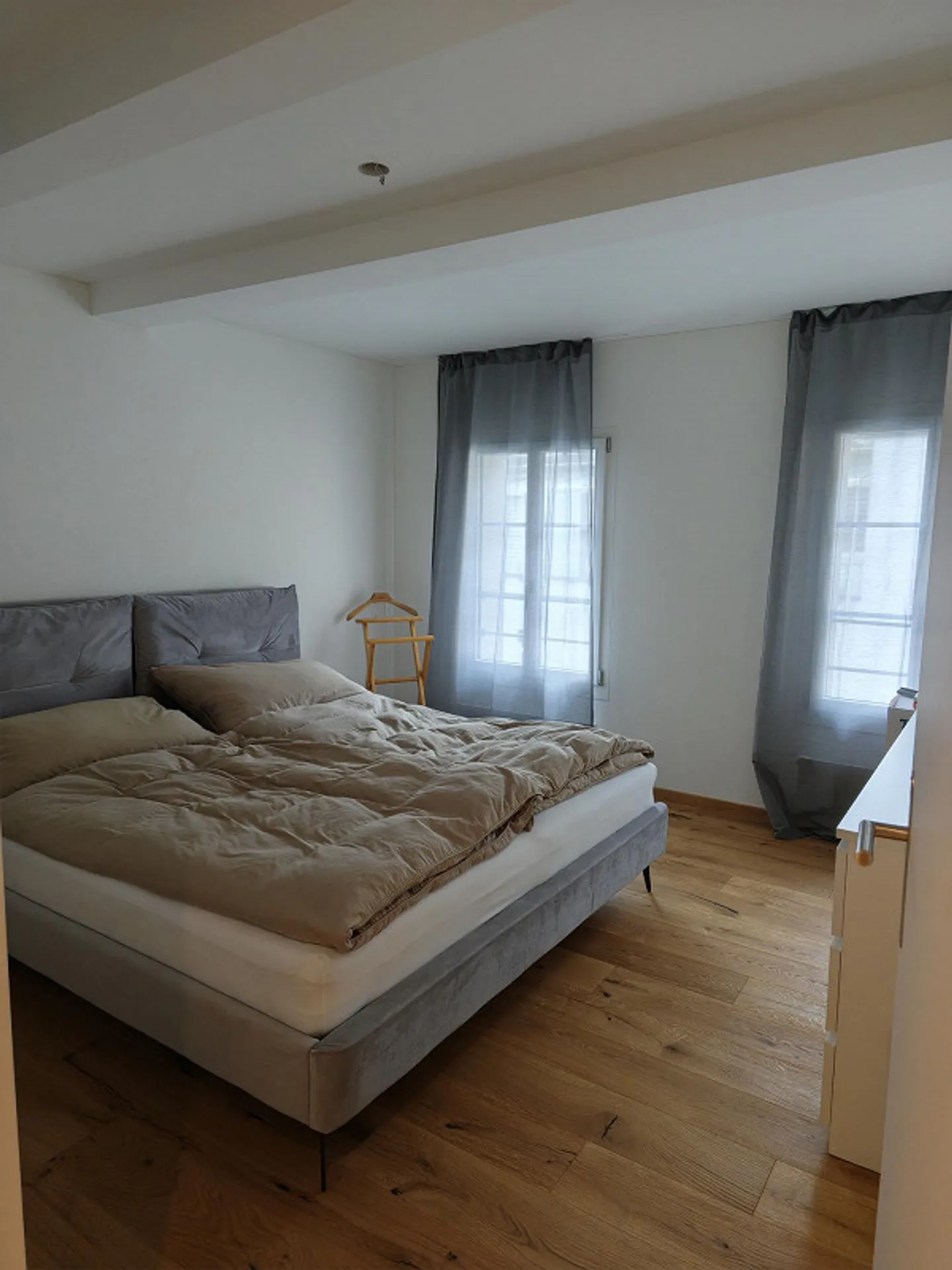 Bright 2.5-room apartment with a view of Lake Zug! - Photo 4 of 9