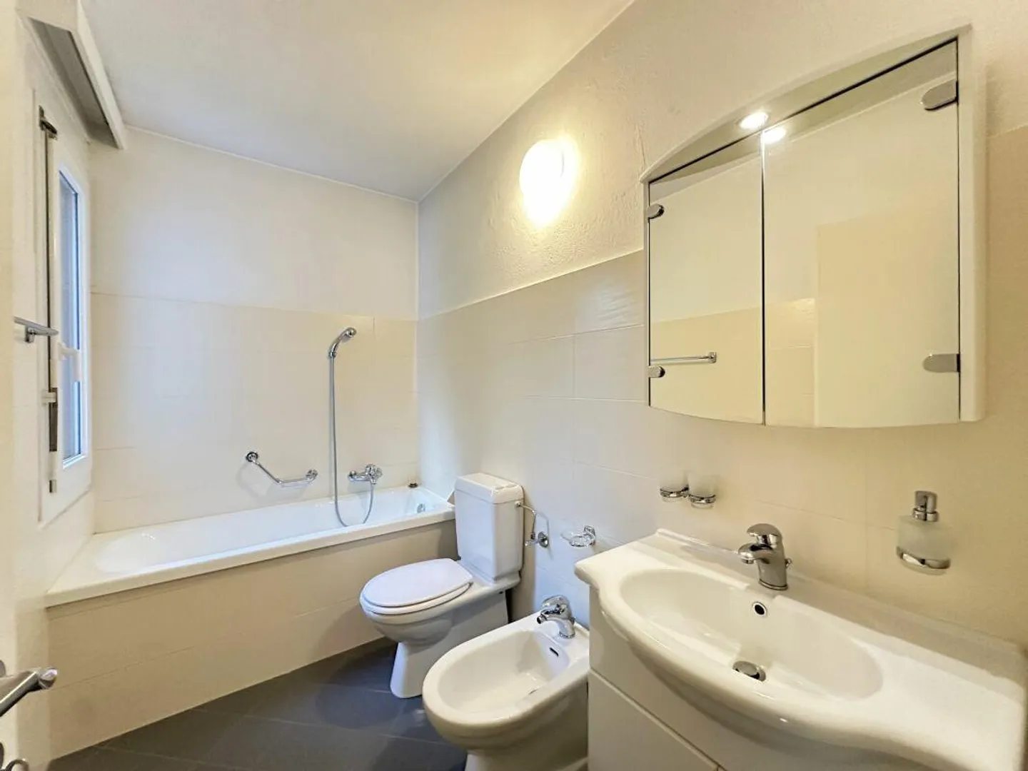 MINUSIO - Spacious 4.5 rooms just steps from the lake - Photo 6 of 10