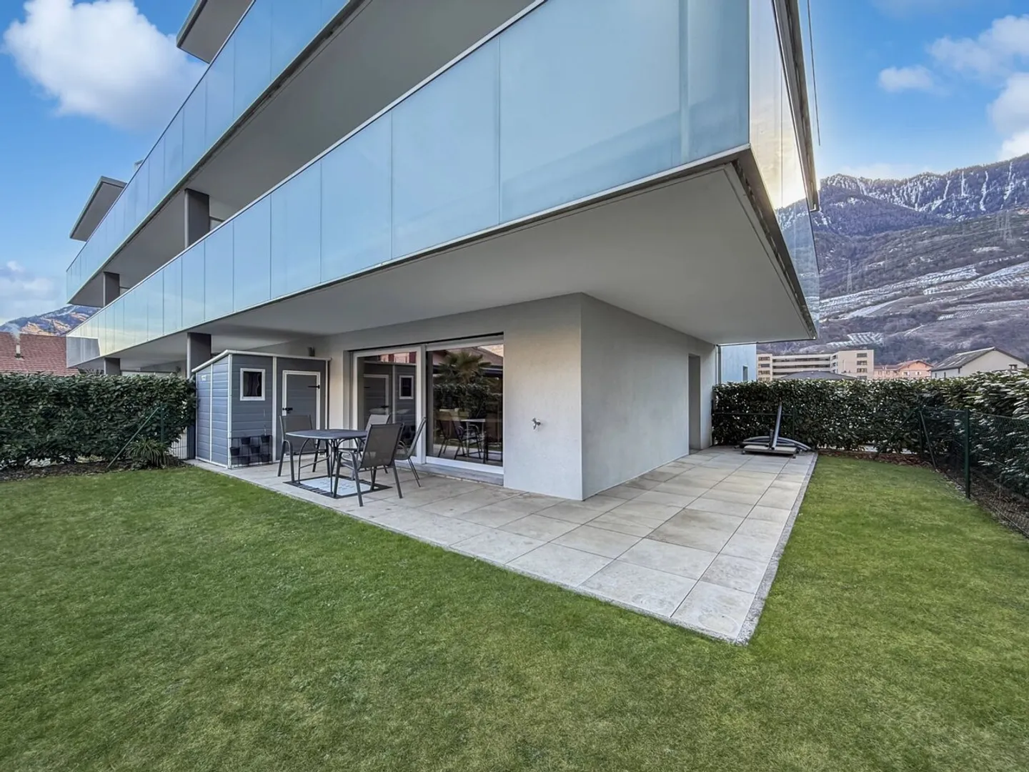 Modernes Apartment mit Pool - Foto 10 von 13