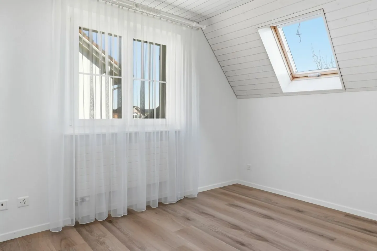 Grosszügiges Einfamilienhaus mit Garten - Foto 8 von 24