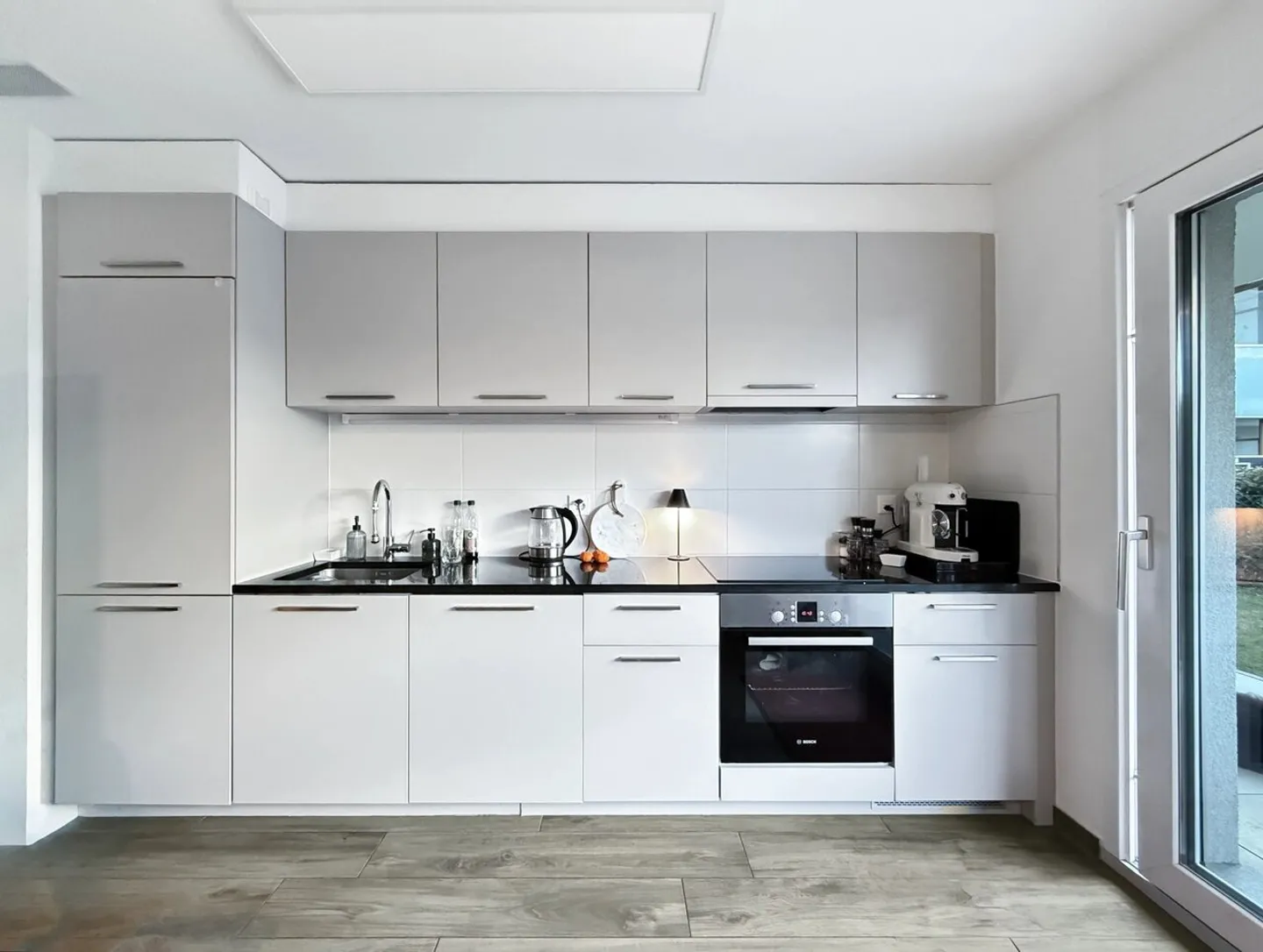 Modernes Apartment mit Pool - Foto 3 von 13