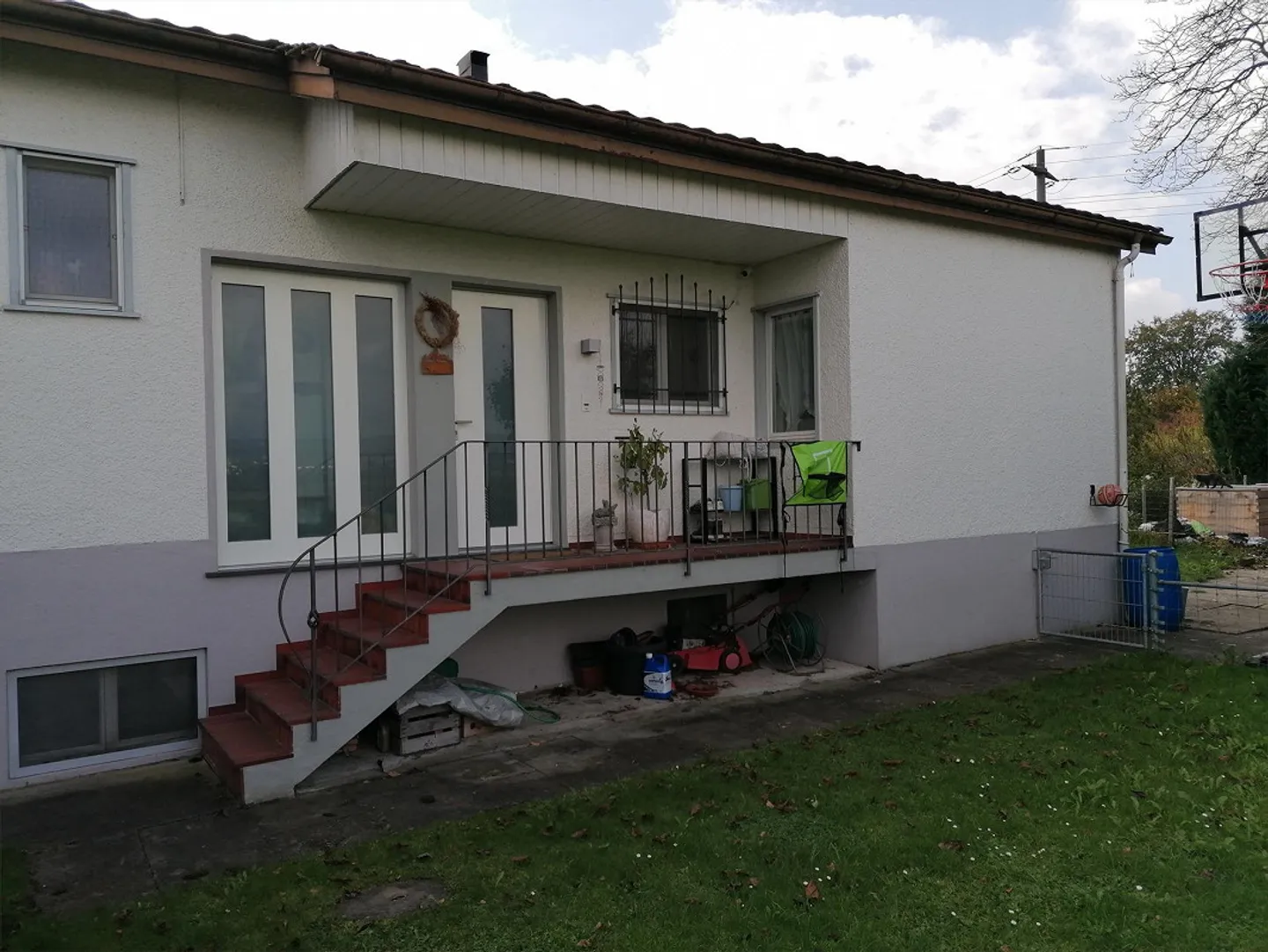 Charmantes Einfamilienhaus mit grossem Umschwung und Swimmingpool - Foto 1 von 19