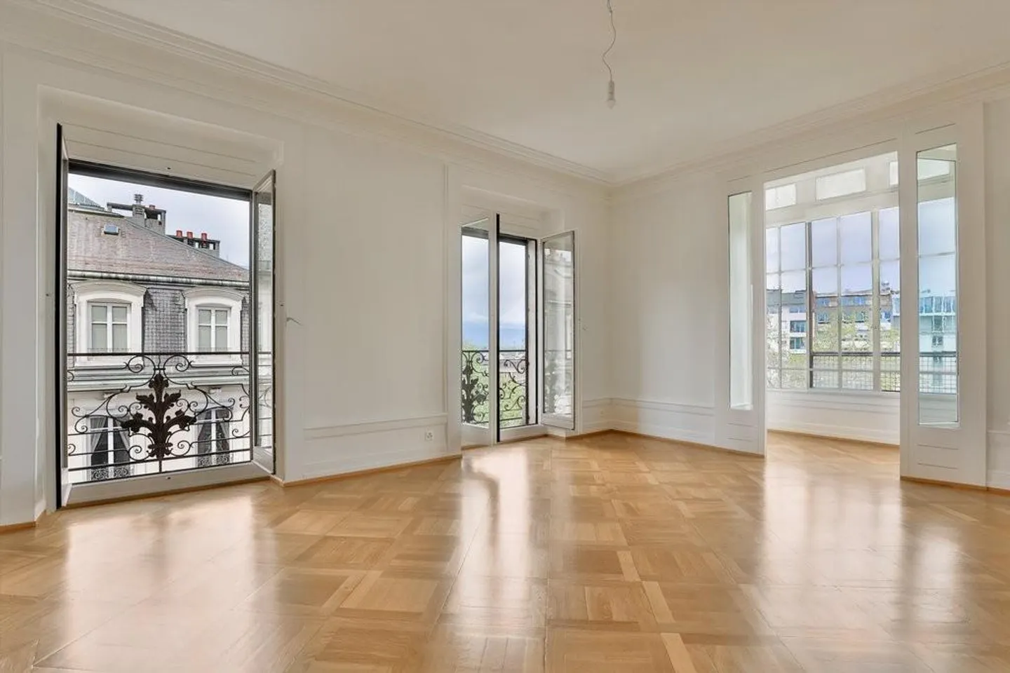 Magnificent renovated apartment in the Russian Church district - Photo 3 of 10
