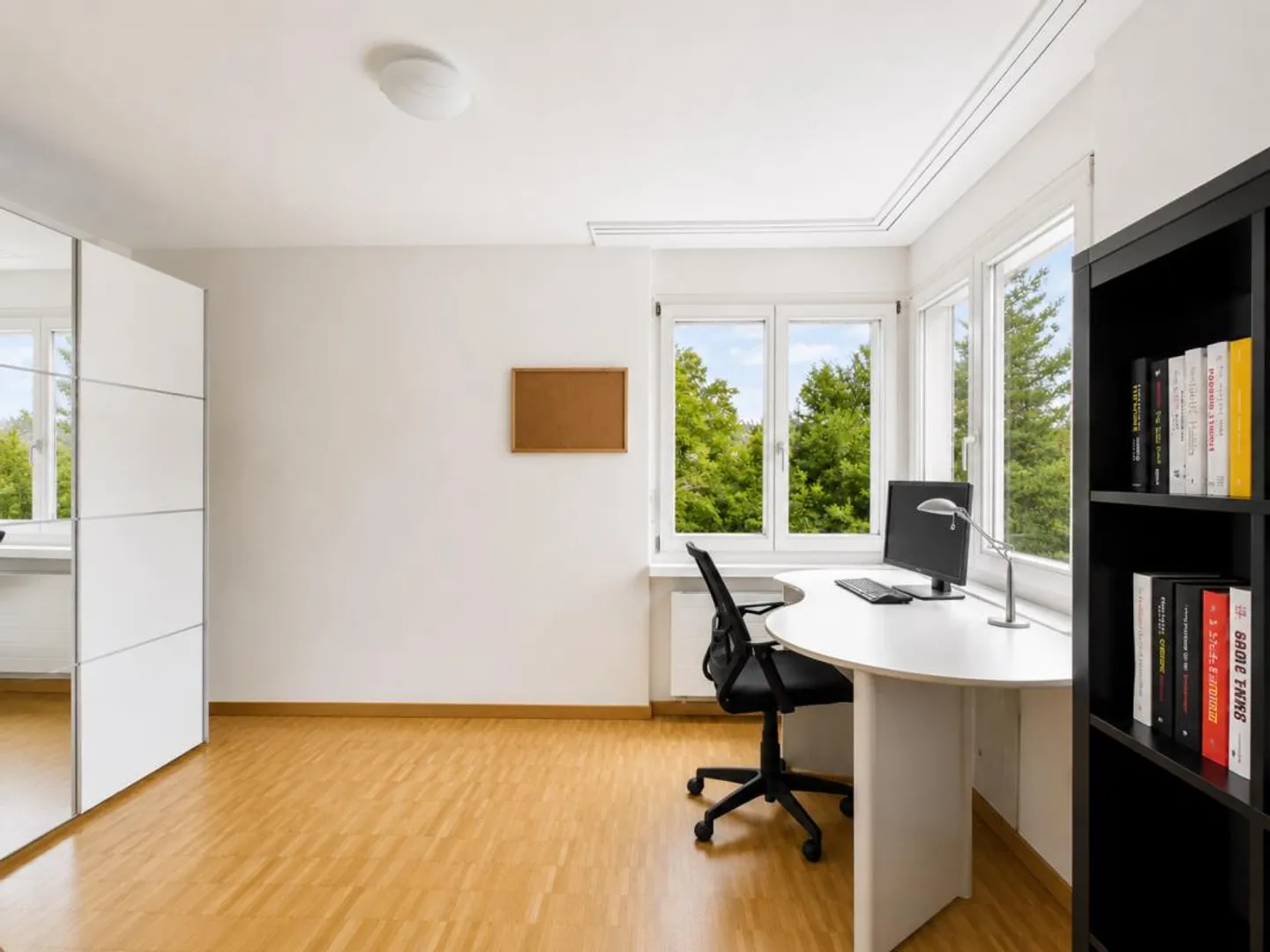 MOLTO SPAZIO E BALCONE SOLEGGIATO CON VISTA SUL VERDE - Foto 4 di 6