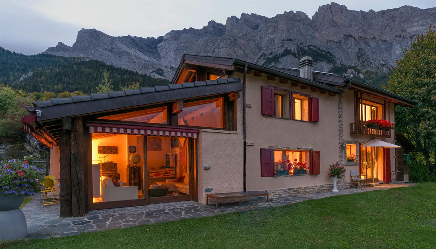 Magnificent Detached Villa with Panoramic Views and Absolute Tranquility in Chamoson - Photo 10 of 12