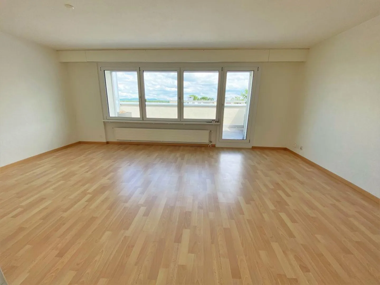 Attic apartment in a quiet residential area - Photo 2 of 7