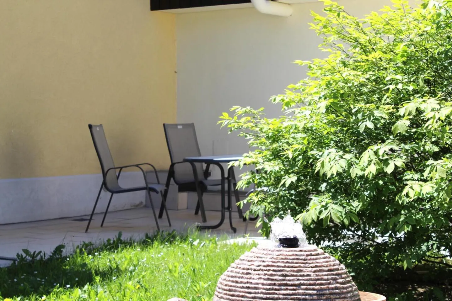 Charmantes Einfamilienhaus mit 5,5 Zimmern und Seeblick - Foto 4 von 9