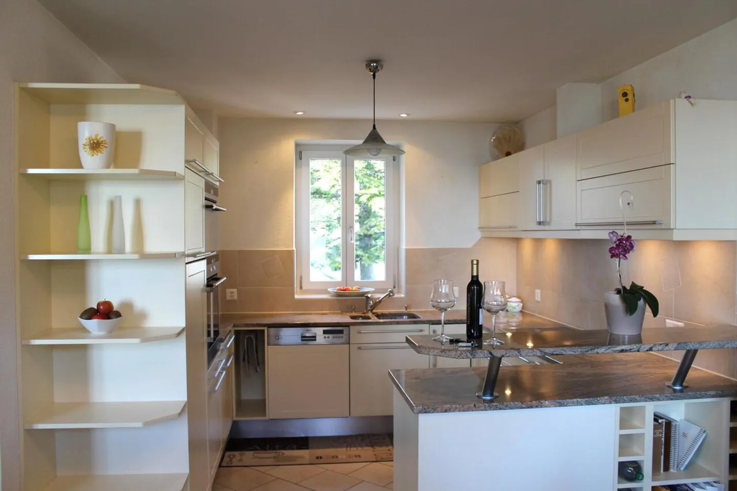 Charmantes Einfamilienhaus mit 5,5 Zimmern und Seeblick - Foto 5 von 9