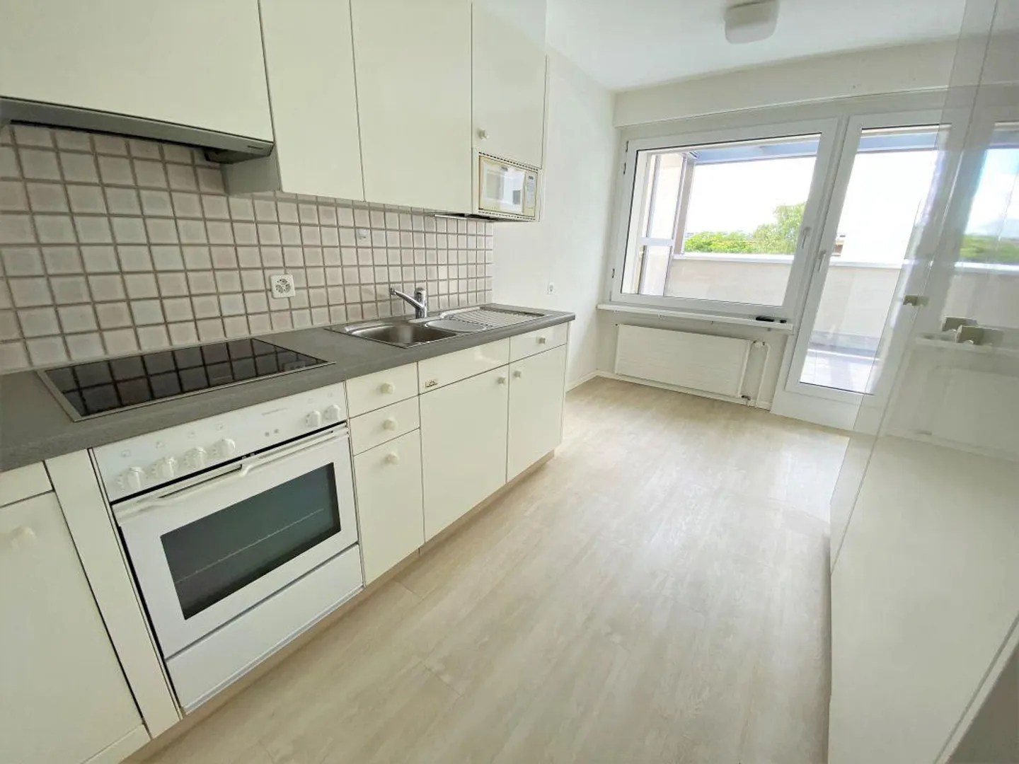 Attic apartment in a quiet residential area - Photo 6 of 7