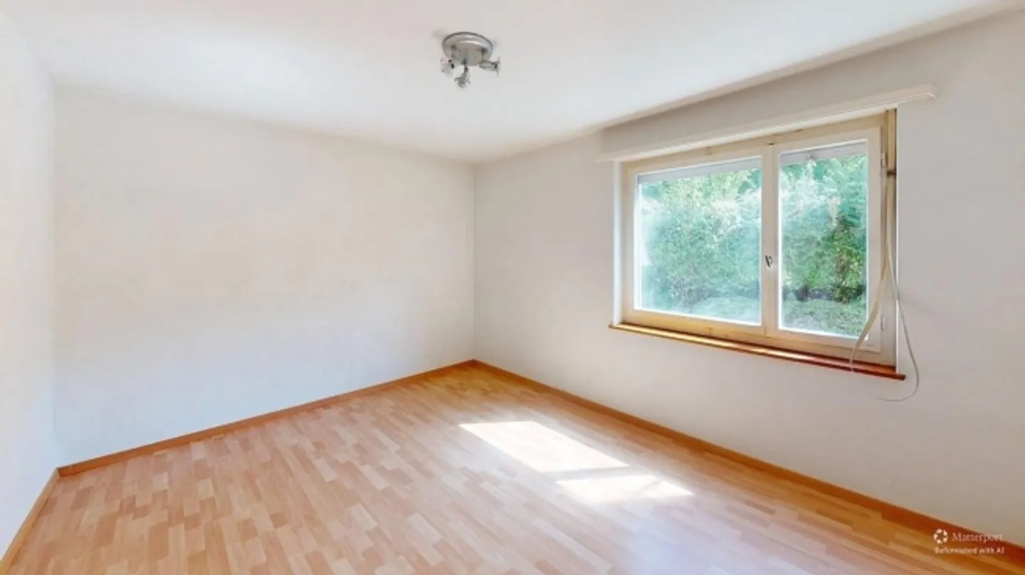 Charmante appartement 3 pièces à Zurich Seebach à durée déterminée jusqu'au 31.03.2027 - Photo 2 sur 7