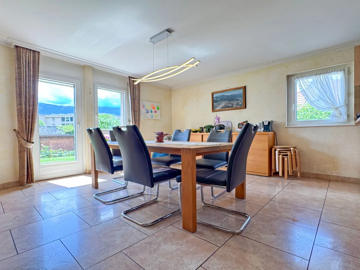 Detached house in Aigle with garden. - Photo 5 of 29