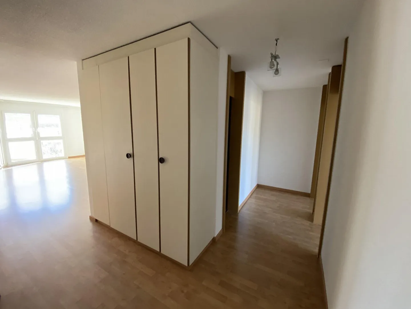 3.5 Zimmerwohnung mit neuen Badezimmern und Küche 89 m2 - Foto 2 von 19