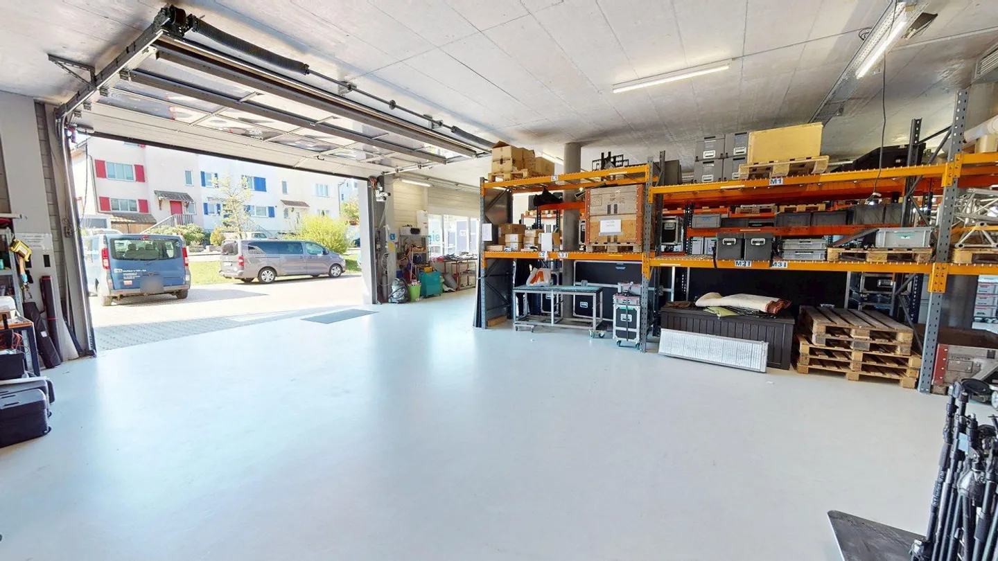 Proprietà commerciale con ufficio, magazzino/produzione e garage - Foto 22 di 27