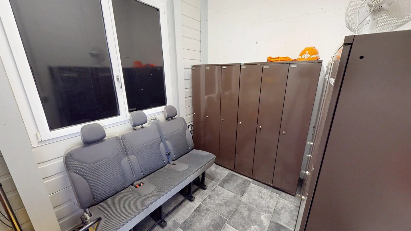 Proprietà commerciale con ufficio, magazzino/produzione e garage - Foto 24 di 27