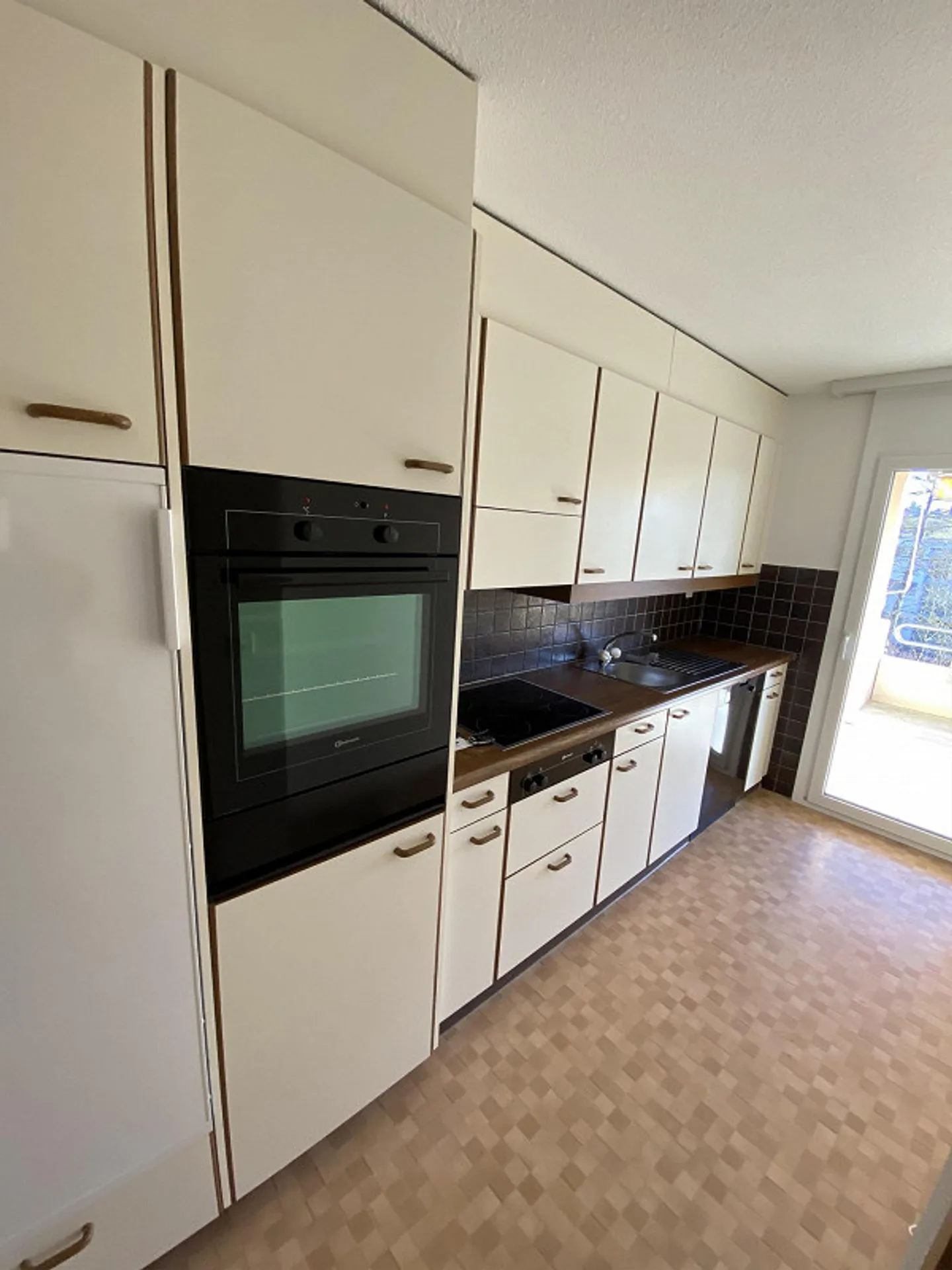 3.5 Zimmerwohnung mit neuen Badezimmern und Küche 89 m2 - Foto 5 von 19
