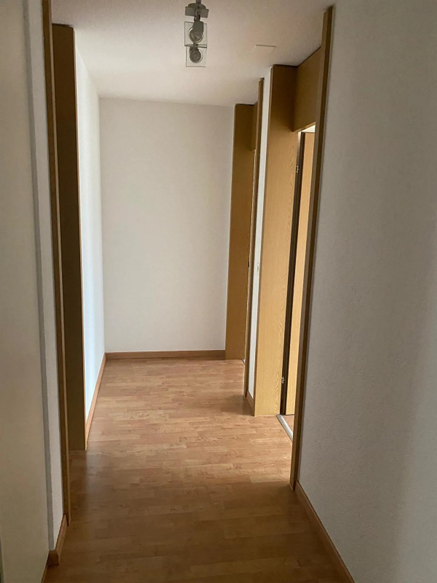 3.5 Zimmerwohnung mit neuen Badezimmern und Küche 89 m2 - Foto 8 von 19