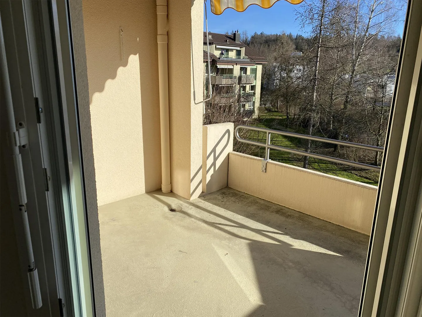 3.5 Zimmerwohnung mit neuen Badezimmern und Küche 89 m2 - Foto 10 von 19