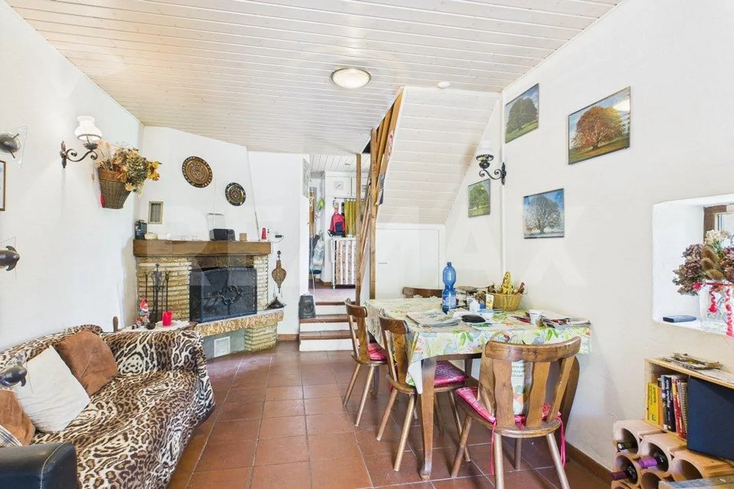 Charming rustic in Bruzella with panoramic view of the Muggio Valley - Photo 2 of 11