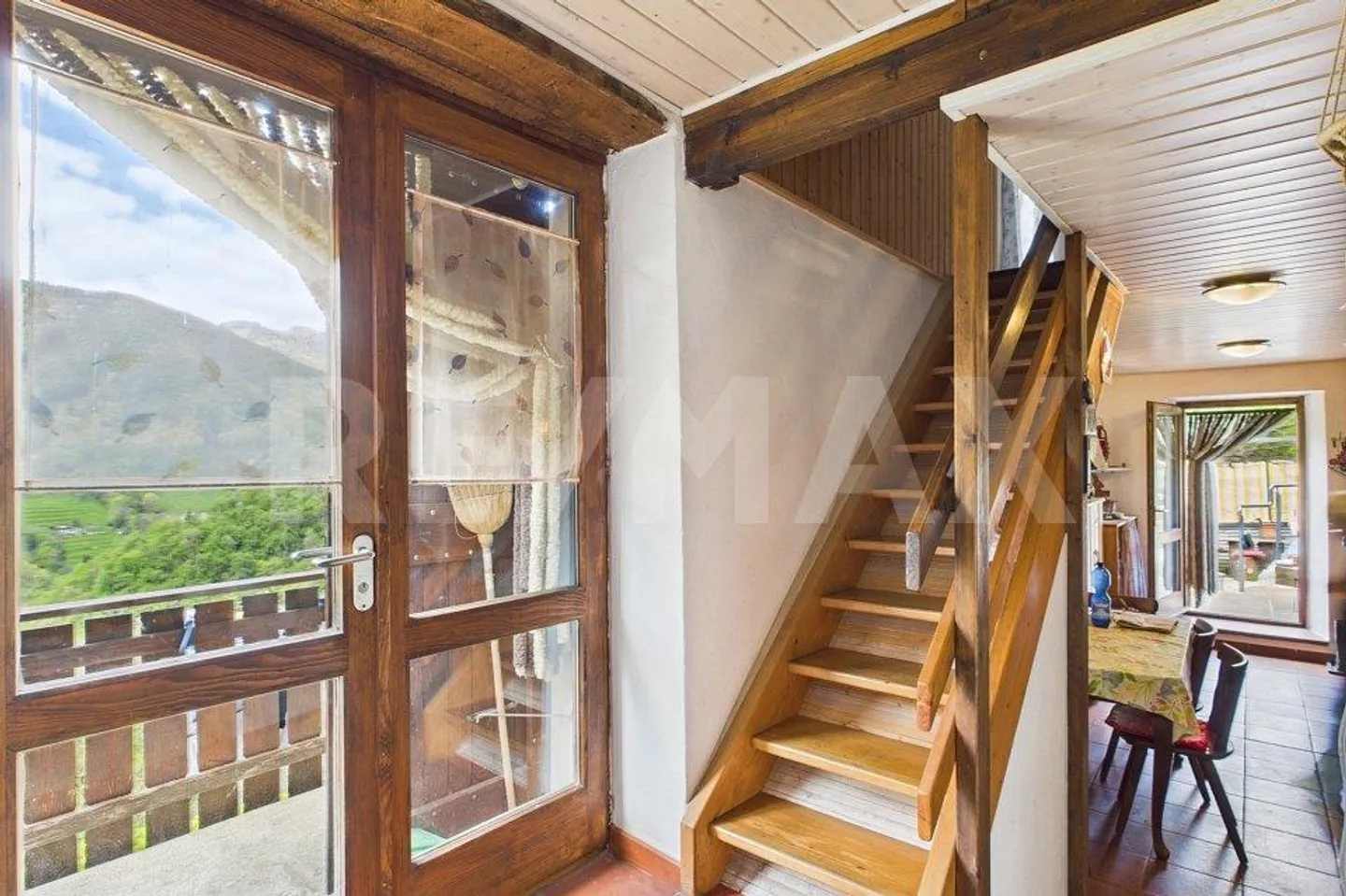 Charming rustic in Bruzella with panoramic view of the Muggio Valley - Photo 5 of 11