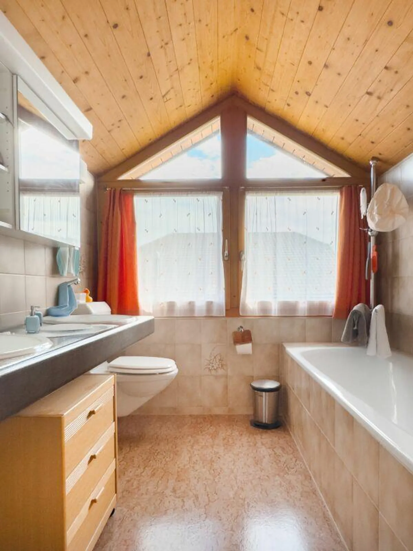 Spacious 6.5-room single-family house with impressive mountain view... - Photo 13 of 27