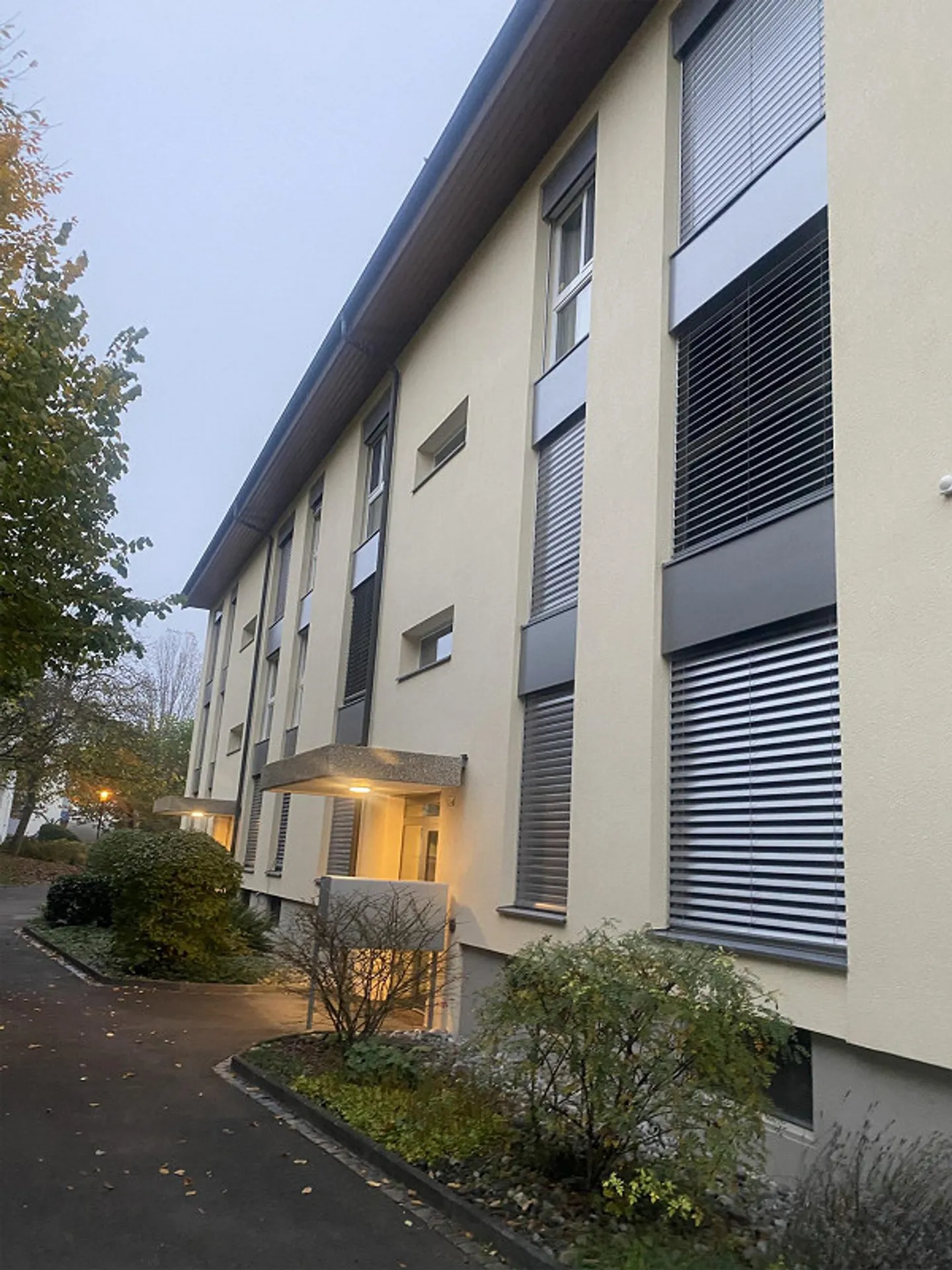 3.5 Zimmerwohnung mit neuen Badezimmern und Küche 89 m2 - Foto 17 von 19