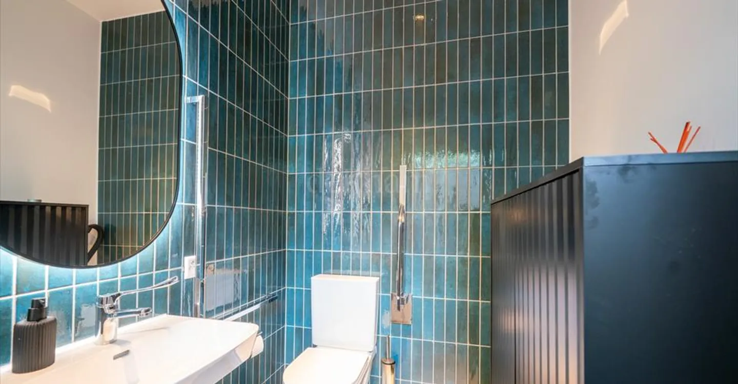 Mixed-use building for rent - Photo 5 of 9