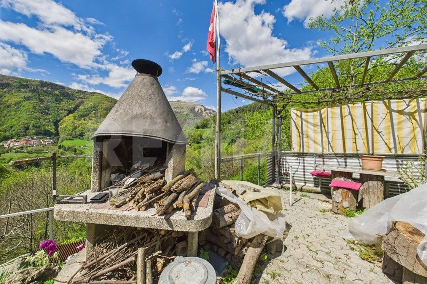 Charming rustic in Bruzella with panoramic view of the Muggio Valley - Photo 9 of 11