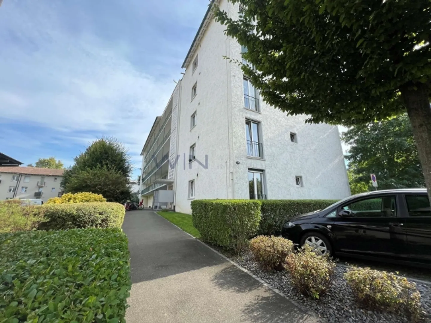 Close to the city with TOP connections - Photo 2 of 2